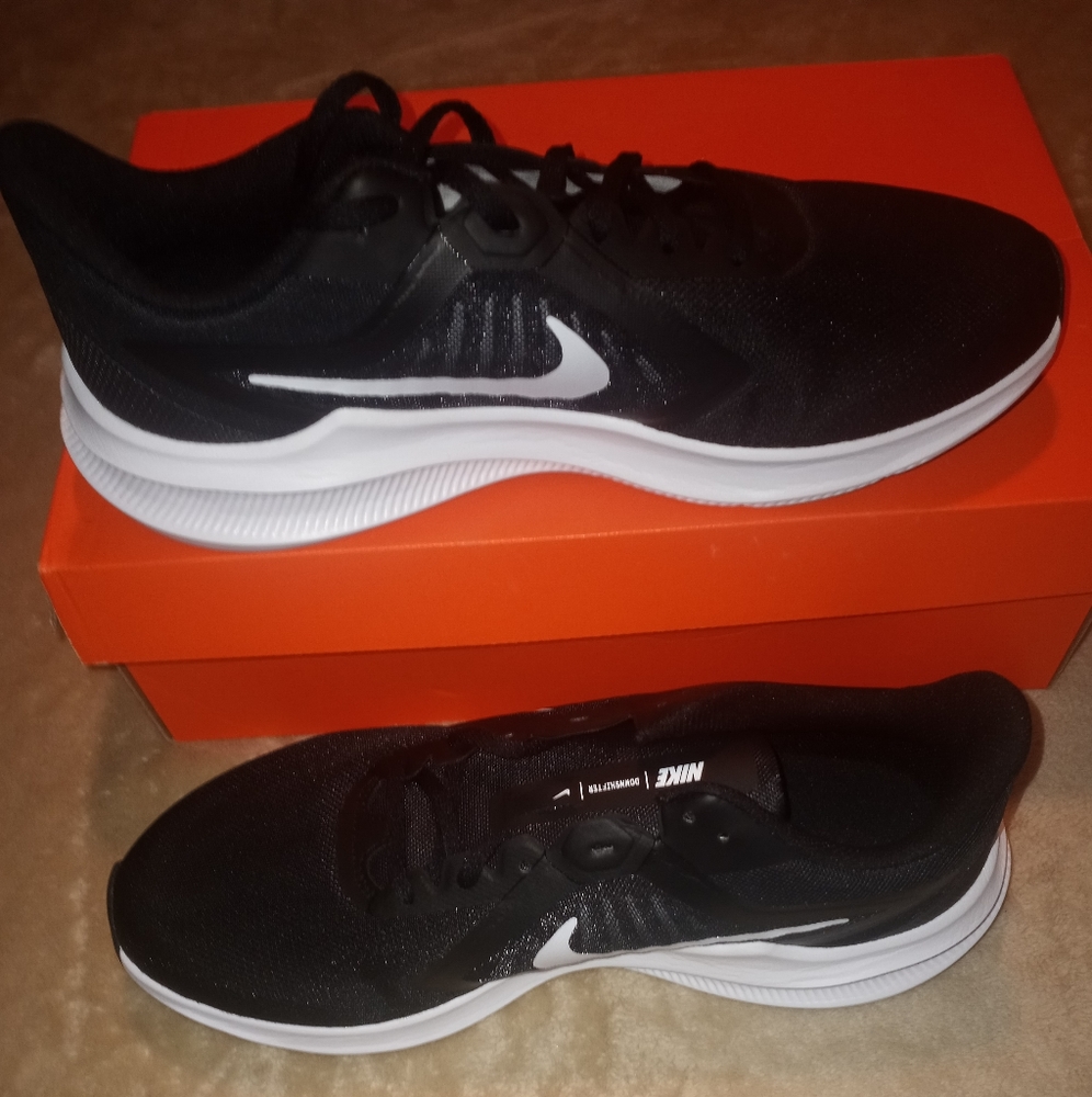 Nike Downshifter 10 Wide 4E